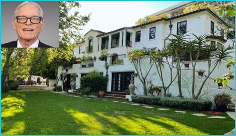 Unraveling The Truth Behind Richard Chamberlain's Marital Status